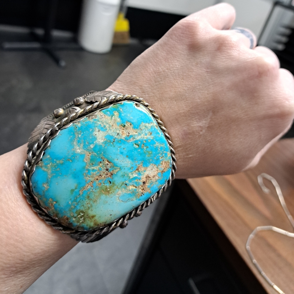 GORGEOUS 166g Women's Vintage Navajo Sterling Turquoise Bracelet Cuff - Picture 2 of 10